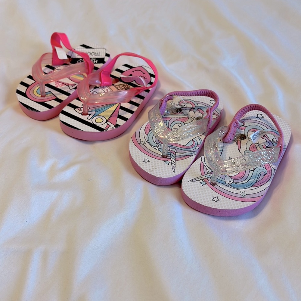 🦋 4 / $15 toddler flip flops size 4/5